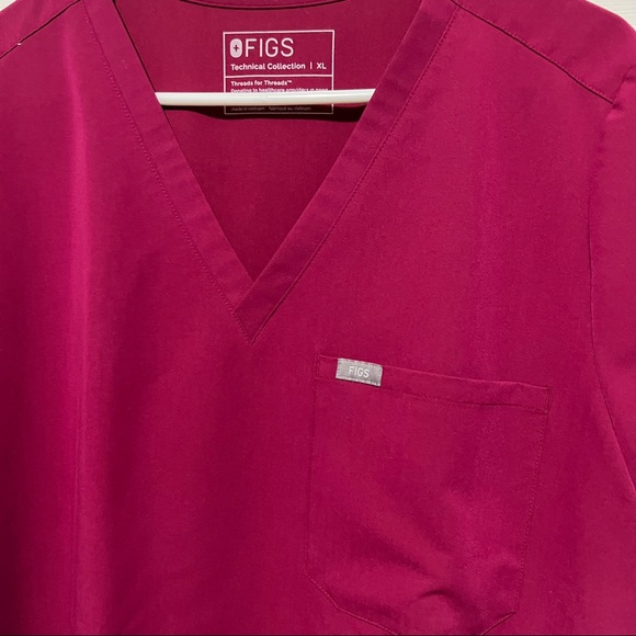 Figs Women’s catarina 1 pocket scrub top in deep magenta - Picture 4 of 6